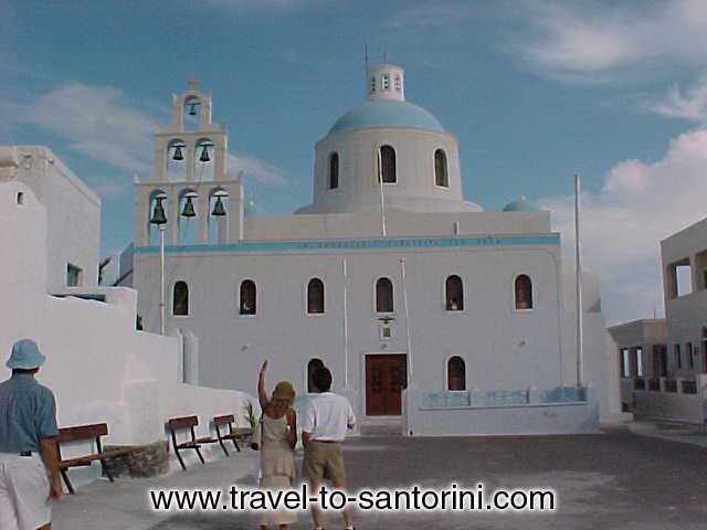 PANAGIA PLATSANI - The orthodox cathedral in Oia