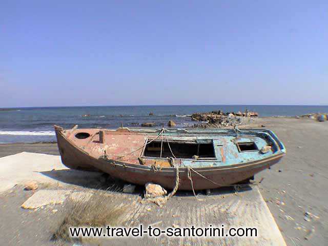 BOAT - Boat on the beach of Monolithos