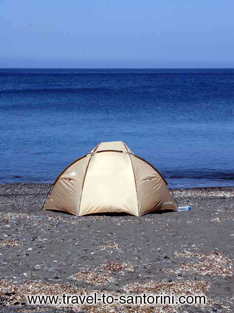 TENT - A tent on the beach in Pori, Santorini