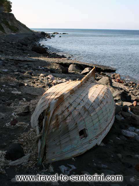 BOAT - An abandoned boat in Pori beach