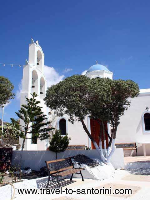 Agios Efrem Closeup - The church of Agios Efrem between Imerovigli and Vourvoulos