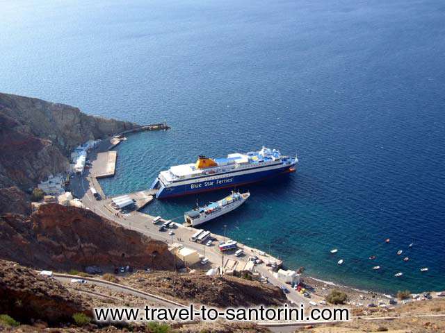 PORT CLOSEUP - Athinios port - The ferries use the two docks on the left and small cruise ships the middle part.<br>On the right there is a small beach with several fishing boats.