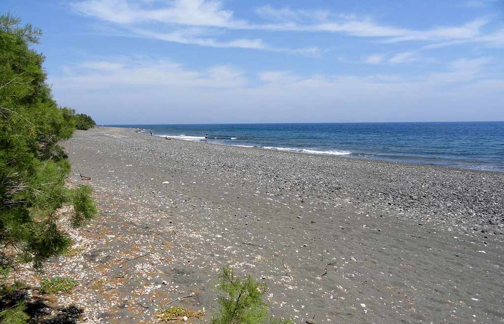 Avis beach - Avis Beach is a pebble beach where you do find some parasols and facilities. On both beaches there are trees in case you want to sit in the shade. On both beaches you will see airplanes fly over because they are not far from the airport. by angelfire