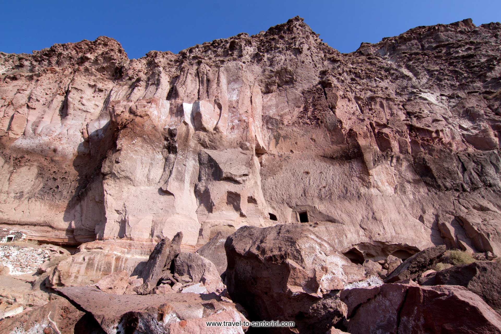 Tou Christou Ta Thermi - View of the rock formations above the beach