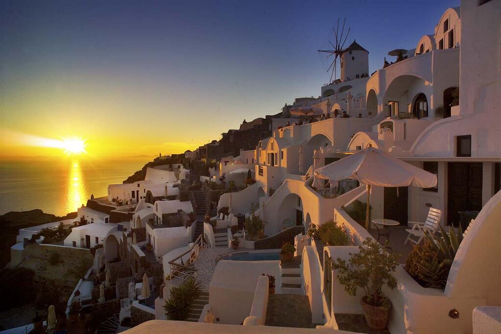 Oia North Windmill - In the photo visible Golden Sunset Villas