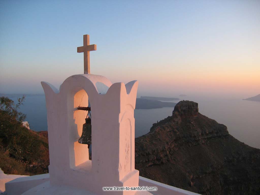 Agio Pneyma, Skaros - View of Skaros from Agio Pneyma church in Imerovigli