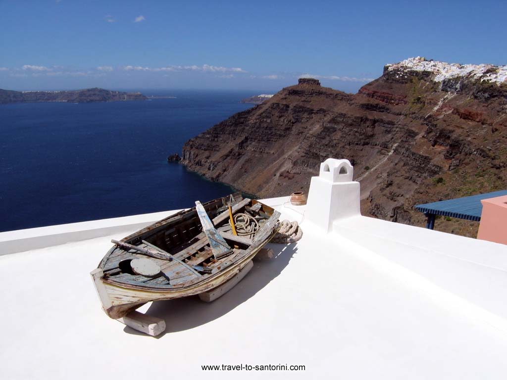 The famous boat - One of the most photographed scenes in Firostefani Santorini