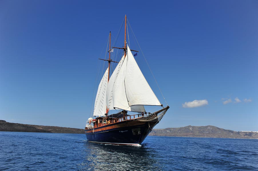 DAKOUTROS BOATS & EXCURSIONS IN  Fira Central square