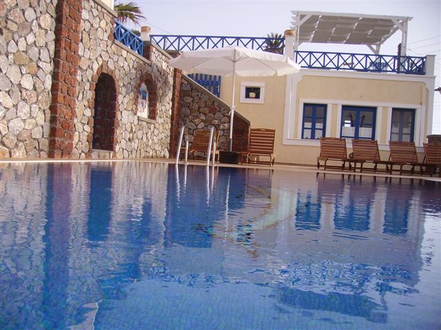 HOTEL THIRA & APARTMENTS IN  FIRA