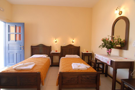 IMEROVIGLI Picture of the Twin Double Room CLICK TO ENLARGE