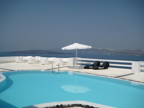 Having heard about the beauty of Santorini for many years, I thought it was time I paid a visit to this volcanic island to see if it lived up to its incredible reputation of romance and bewilderment. On arrival I was welcomed by the customary heat that can be expected in August in Greece...